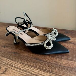 NEW Joseywade Black Rhinestone Bow Heals Low Pumps Ankle Strap Women’s 8.5